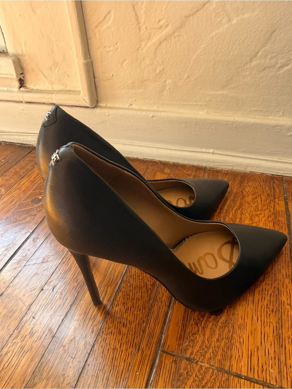 Classic Black Pointed-Toe Stiletto Pumps - Picture 3 of 6